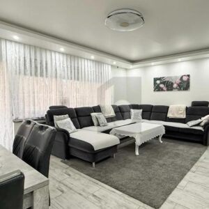 Gepflegtes Mehrfamilienhaus mit drei Wohneinheiten