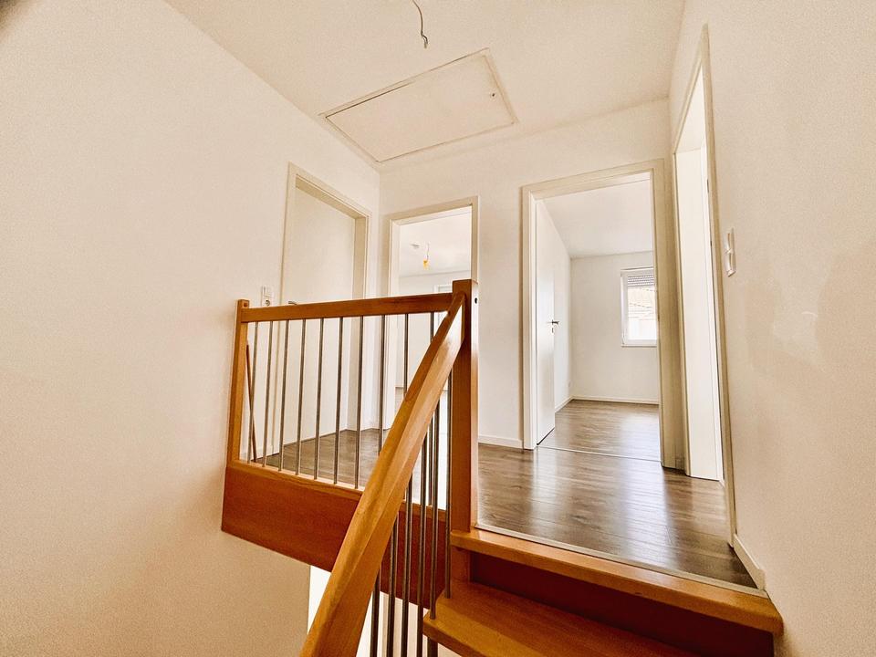 Modern wohnen in Lüneburg – stilvolle Doppelhaushälfte mit Garten & Carport – Bild 9