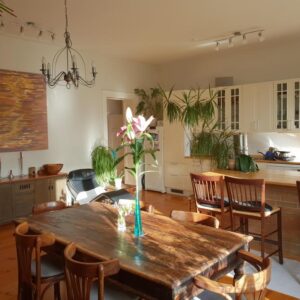 Lichtdurchflutete, vollausgestattete ETW mit 4 Schlafzimmern