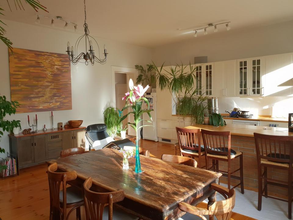 Lichtdurchflutete, vollausgestattete ETW mit 4 Schlafzimmern