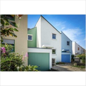 Reihenmittelhaus (5 Zimmer) in stadtnaher Lage – renovierungsbedürftig