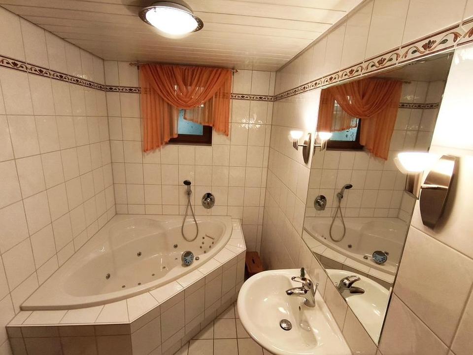 Großzügiges Einfamilienhaus mit Einliegerwohnung in toller Lage – Bild 28