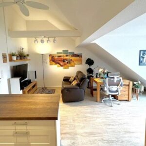 Liebevoll möblierte 2-Zimmerwohnung mit Balkon – bezugsfrei, ruhig & mitten in Fürth