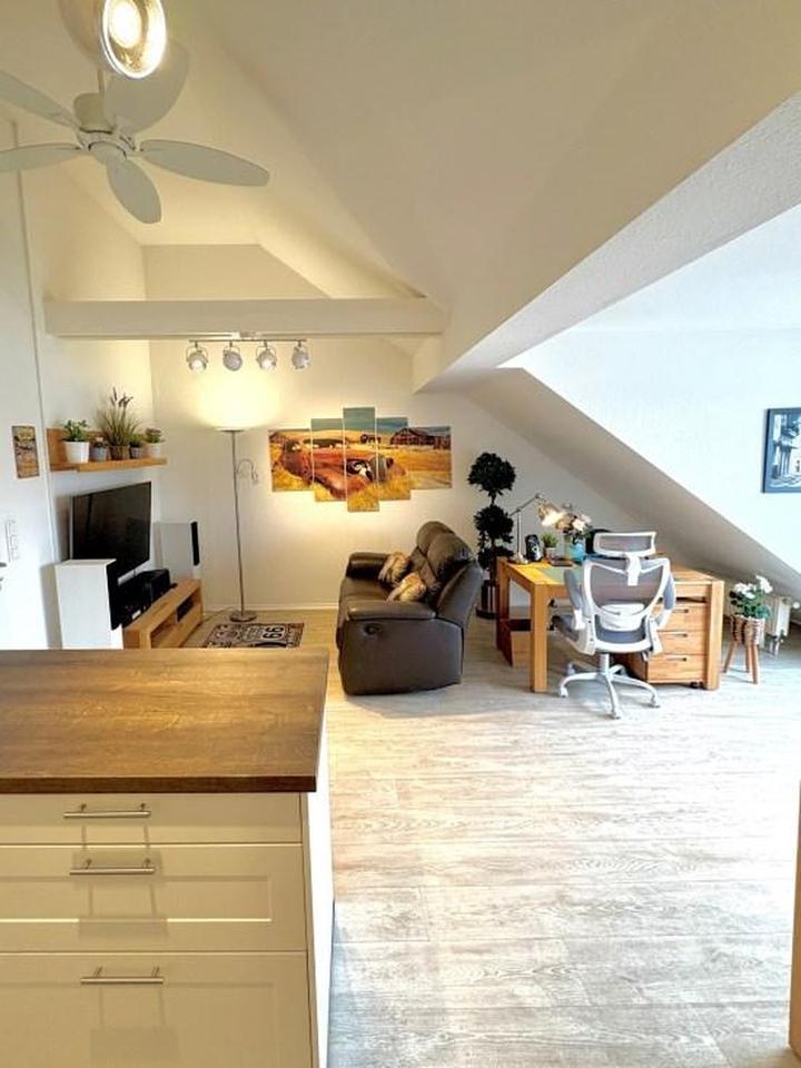 Liebevoll möblierte 2-Zimmerwohnung mit Balkon – bezugsfrei, ruhig & mitten in Fürth