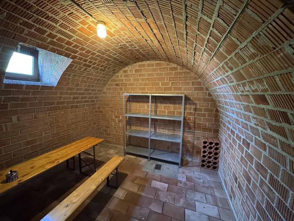 helle Wohnung mit großer Wohnküche, innenliegender Gewölbekeller, möbliert, provisionsfrei – Bild 14