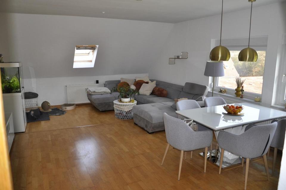 Moderne 3-Zimmer-Dachgeschoss-Maisonettewohnung mit Terrasse und Einzelgarage!