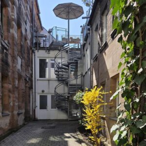 Ruhige Wohnung im Rückgebäude mit Kamin – Fürth Mathildenstraße