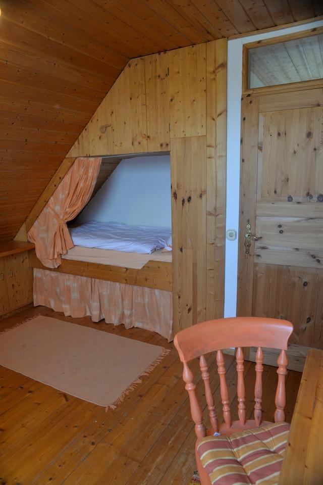 Ökologisch gebautes Holzhaus mit großem Nebengebäude – Bild 23