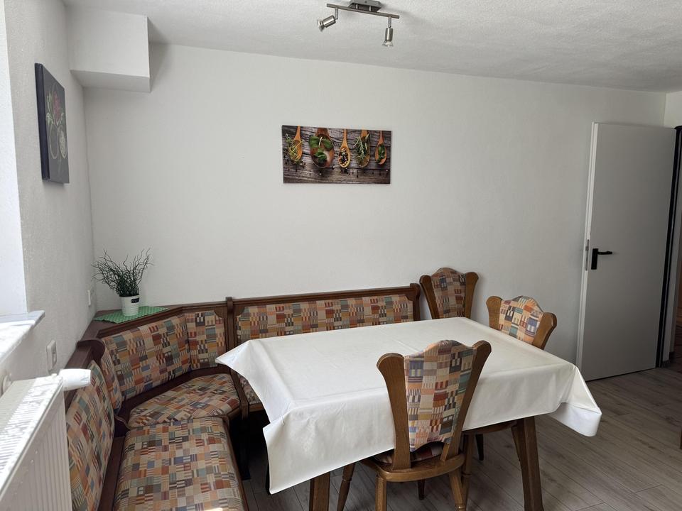 helle Wohnung mit großer Wohnküche, innenliegender Gewölbekeller, möbliert, provisionsfrei – Bild 11