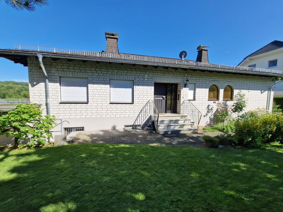 Großzügiges Einfamilienhaus mit Einliegerwohnung in toller Lage – Bild 3