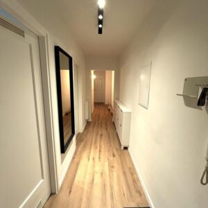 Möbliertes WG-Zimmer (ca. 11 m²) | Professional-WG | WLAN | Milbertshofen Nähe BMW