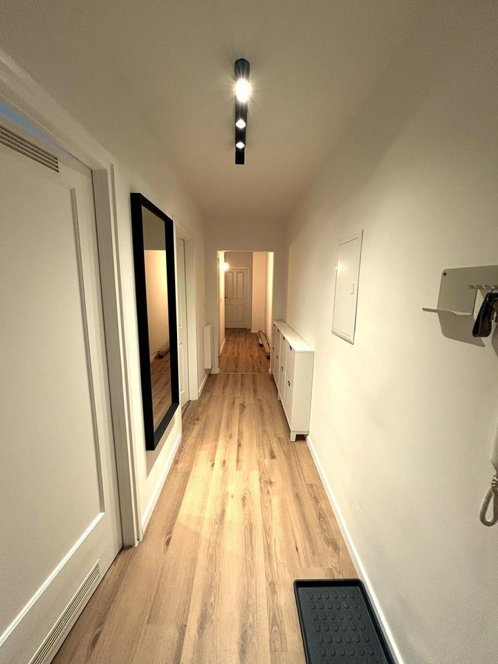 Möbliertes WG-Zimmer (ca. 11 m²) | Professional-WG | WLAN | Milbertshofen Nähe BMW