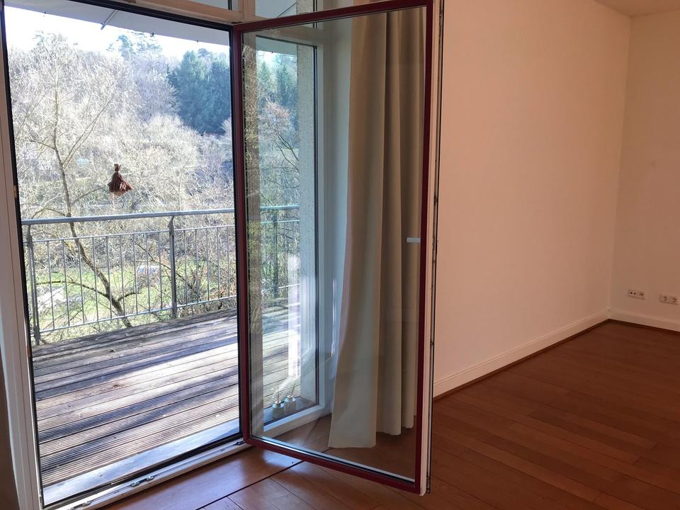 Lichtdurchflutete Wohnung in einem historischen Gebäude – Bild 2