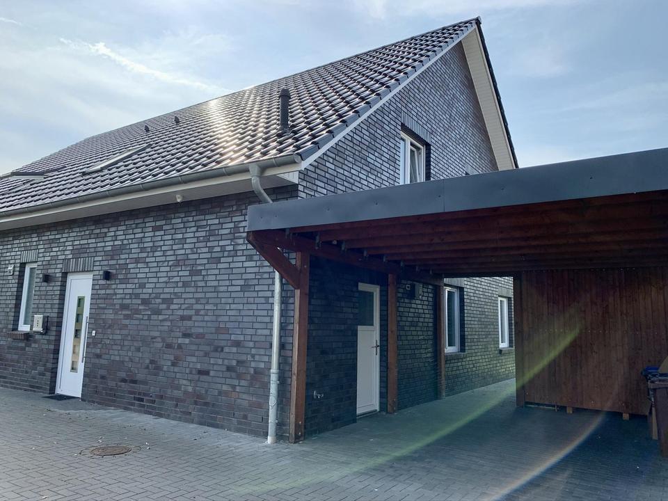 Modern wohnen in Lüneburg – stilvolle Doppelhaushälfte mit Garten & Carport – Bild 2