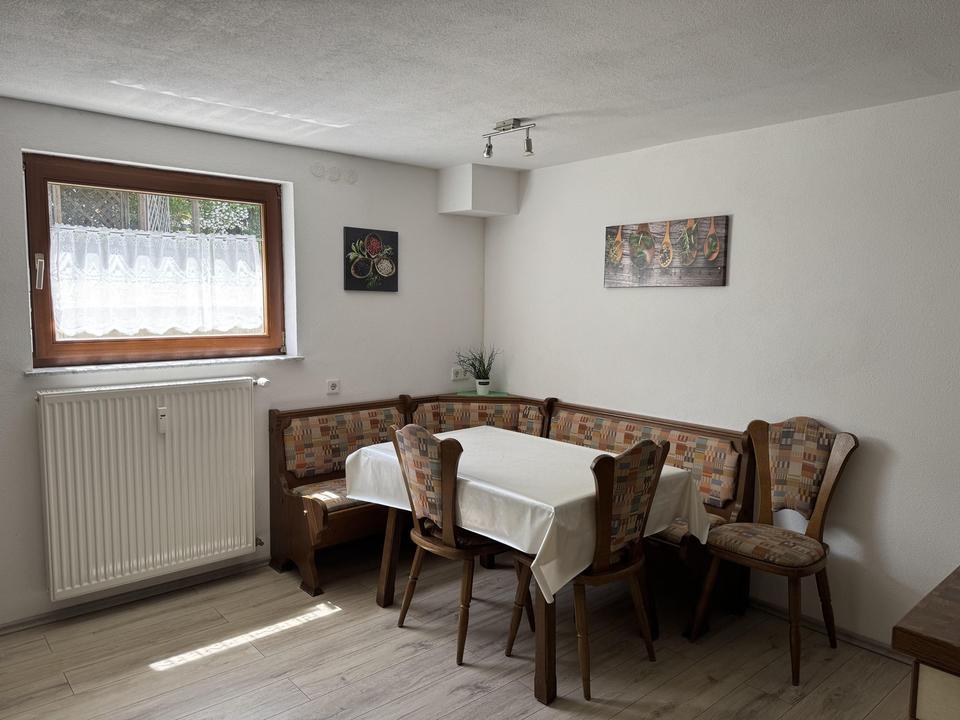 helle Wohnung mit großer Wohnküche, innenliegender Gewölbekeller, möbliert, provisionsfrei – Bild 9