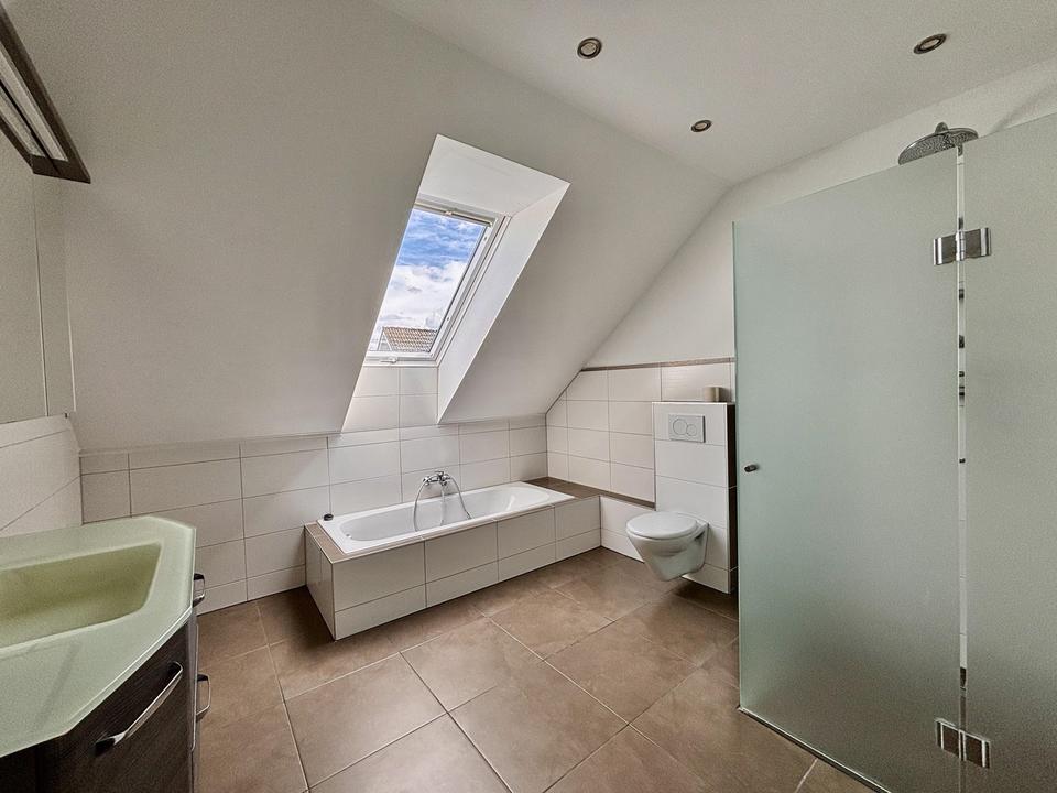 Modern wohnen in Lüneburg – stilvolle Doppelhaushälfte mit Garten & Carport – Bild 10