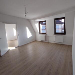 Neuwertig sanierte, WG-geeignete 5-Zimmer-Wohnung mit Balkon zentral in Ansbach