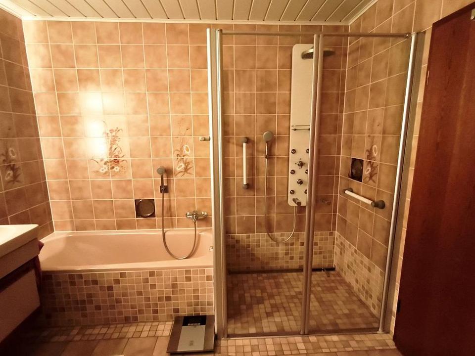 Großzügiges Einfamilienhaus mit Einliegerwohnung in toller Lage – Bild 23