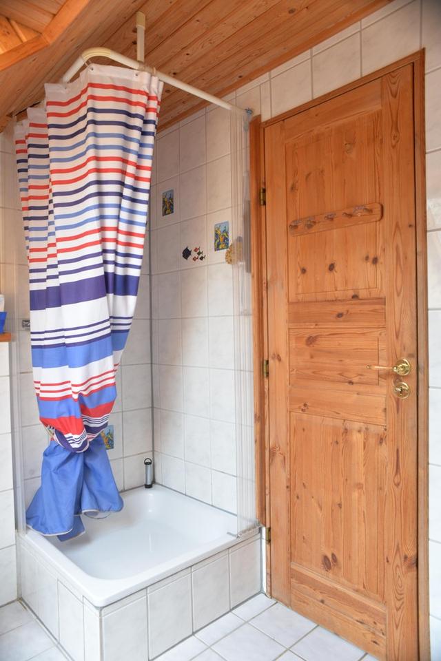 Ökologisch gebautes Holzhaus mit großem Nebengebäude – Bild 27