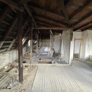 DG-Rohbau mit Vision – 220 m² & genehmigter Dachterrasse, Dachsanierung notwendig