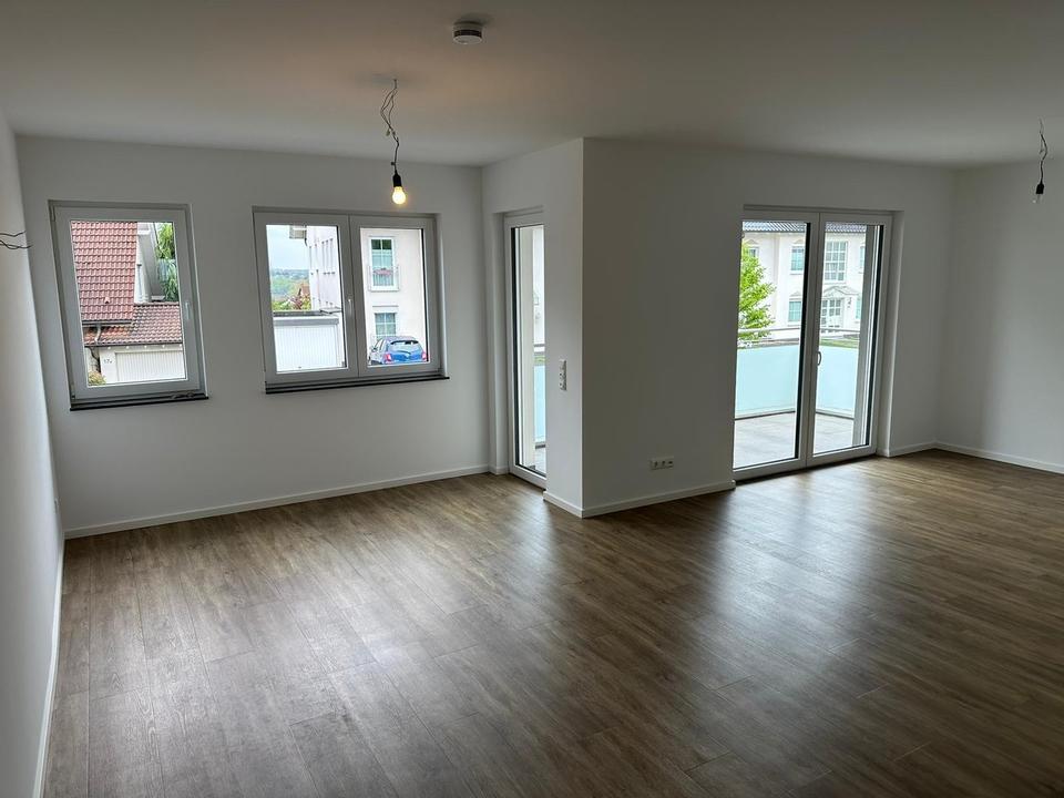 Moderne helle Erdgeschoss Wohnung mit Balkon – Bild 5