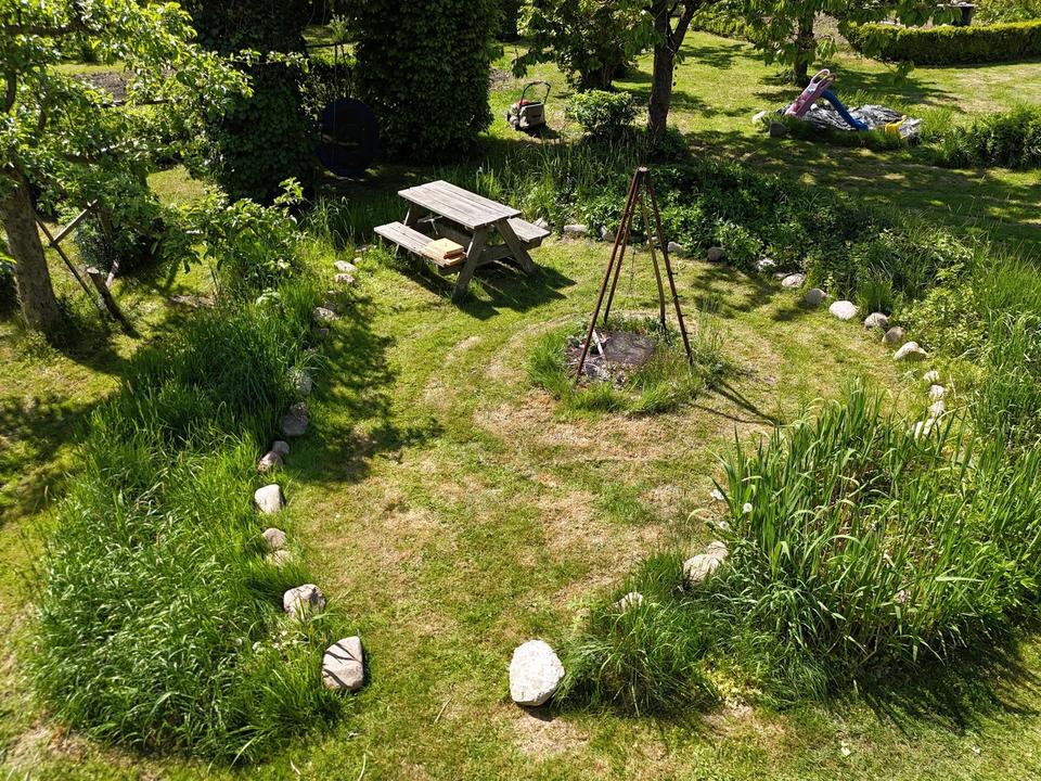 Ökologisch gebautes Holzhaus mit großem Nebengebäude – Bild 8