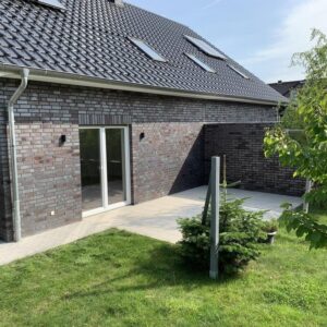 Modern wohnen in Lüneburg – stilvolle Doppelhaushälfte mit Garten & Carport