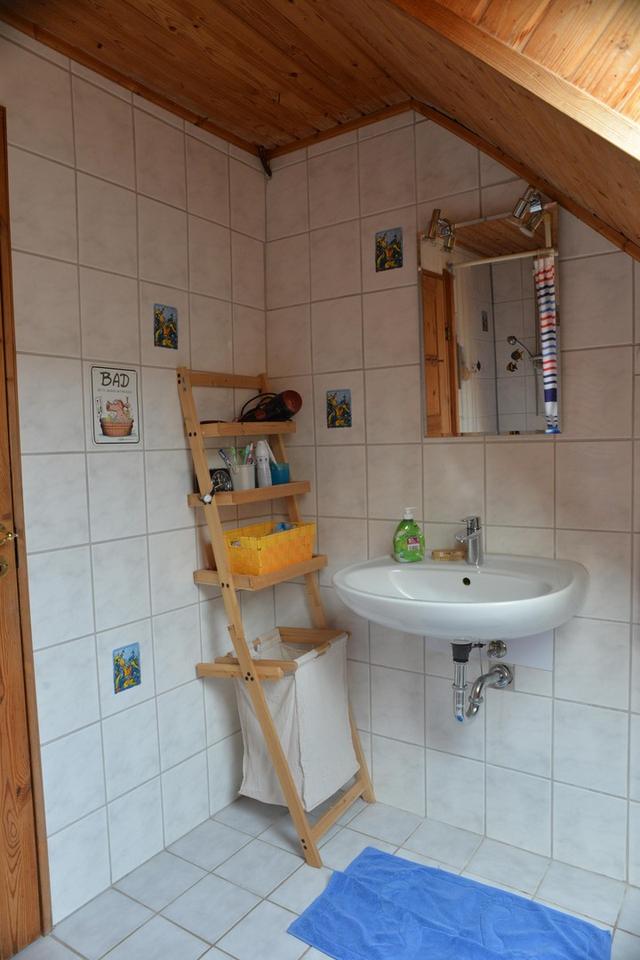 Ökologisch gebautes Holzhaus mit großem Nebengebäude – Bild 28