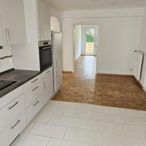 Nähe Wittringer Wald: Hochwertige 3 ZKB mit Parkett, Einbauküche & Balkon – ruhig & gepflegt, frei