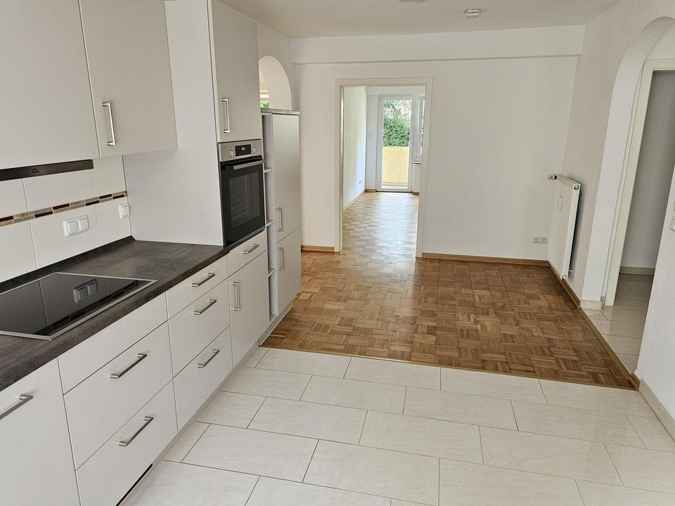 Nähe Wittringer Wald: Hochwertige 3 ZKB mit Parkett, Einbauküche & Balkon – ruhig & gepflegt, frei