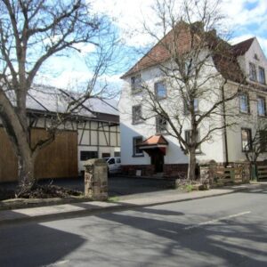 Haus-Hof-Wirtschaftsgebäude m. PV 96kw/p Anlage