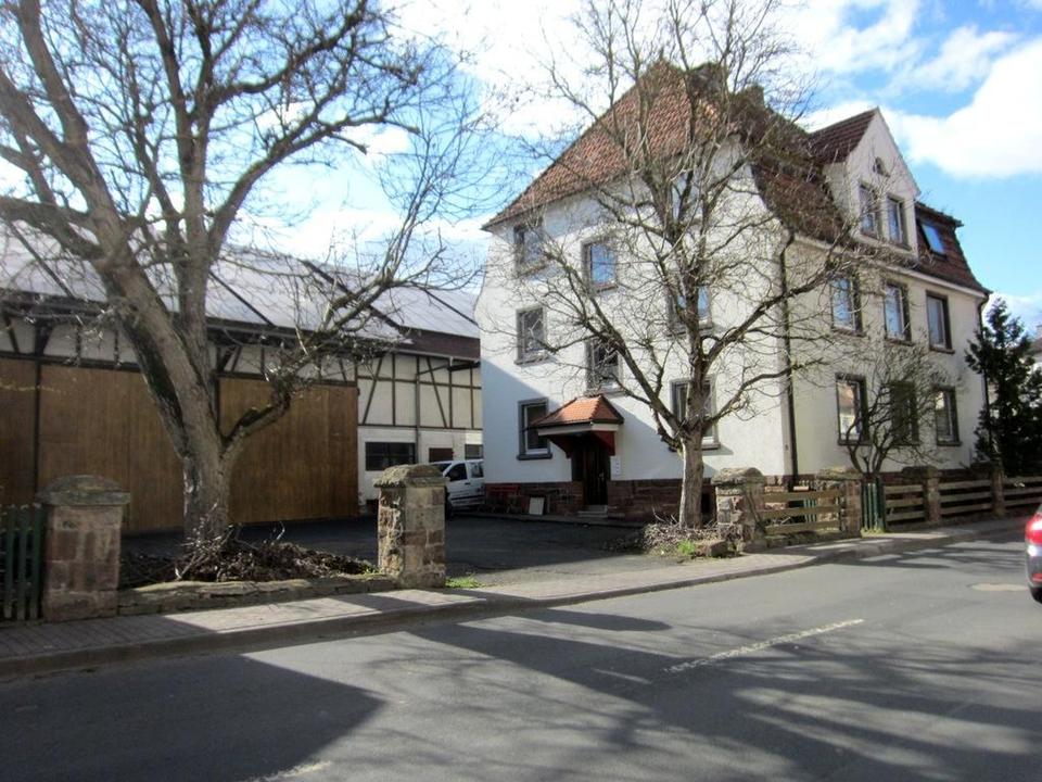 Haus-Hof-Wirtschaftsgebäude m. PV 96kw/p Anlage