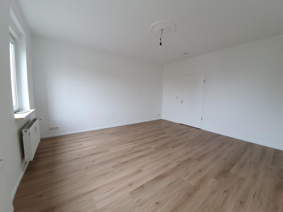 Große 2,5-Zimmer-Wohnung in Velten mit EBK, Tageslichtbad & Stellplatz (Wallbox-Option) – Bild 8