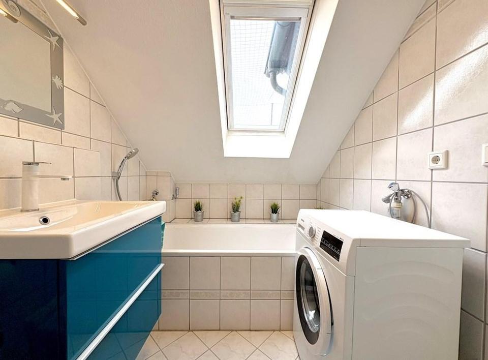 Liebevoll möblierte 2-Zimmerwohnung mit Balkon – bezugsfrei, ruhig & mitten in Fürth – Bild 4