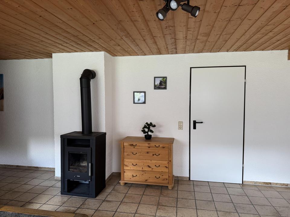 helle Wohnung mit großer Wohnküche, innenliegender Gewölbekeller, möbliert, provisionsfrei – Bild 5