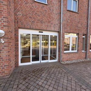 Kernsanierte Büroeinheiten im Erdgeschoss mit Gemeinschaftsflächen in attraktiver Lage von Geldern